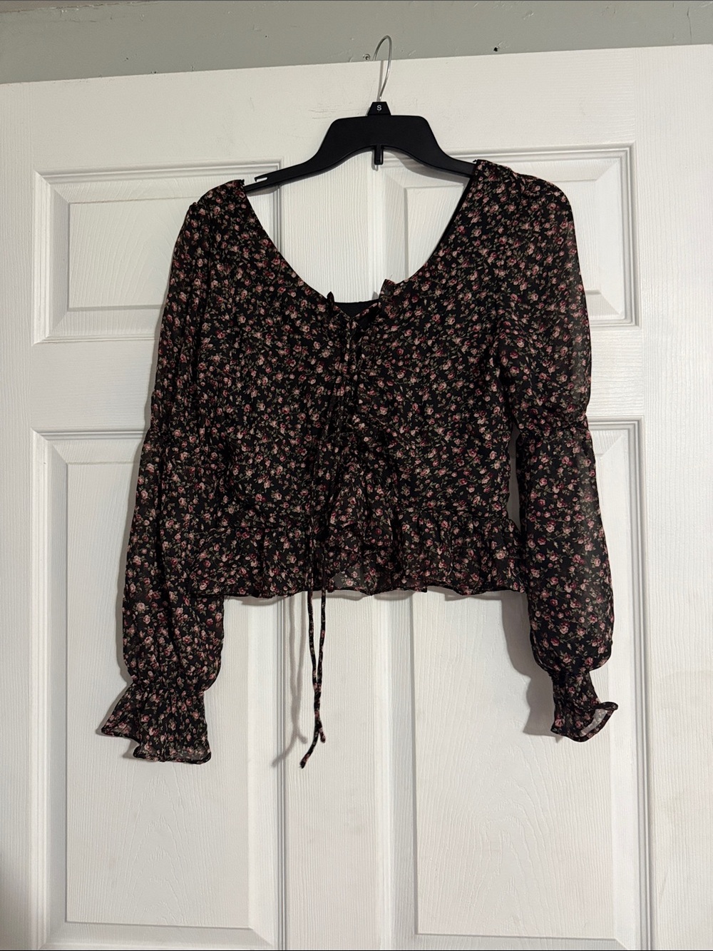 Women's Black Floral Long Sleeve Top size Small - Picture 2 of 3